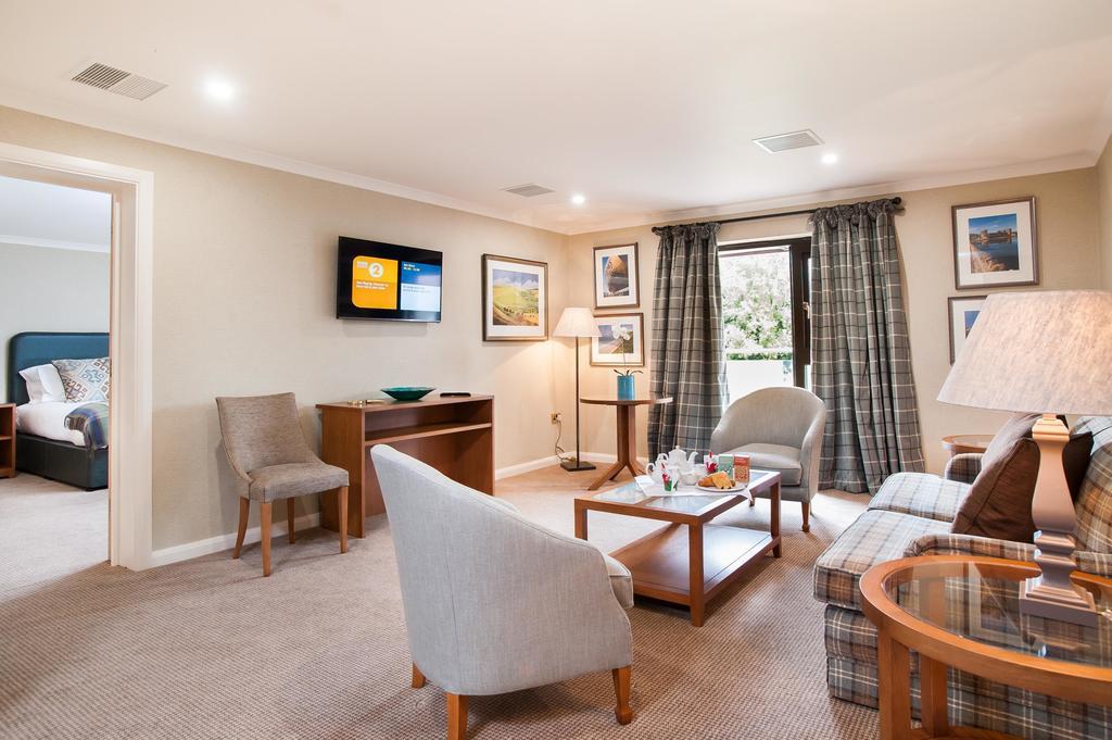 Parkway Hotel & Spa Cwmbran Eksteriør billede